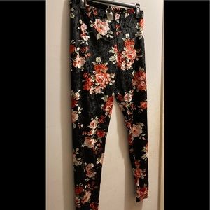 Ashley Blue brand Leggings, Girls XL Black w/pink & red Peonies & greenery